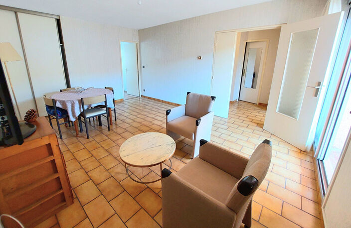 VENDU - ALBI  grand Appartement T2 avec balcon-terrasse + parking + cave — photo 5