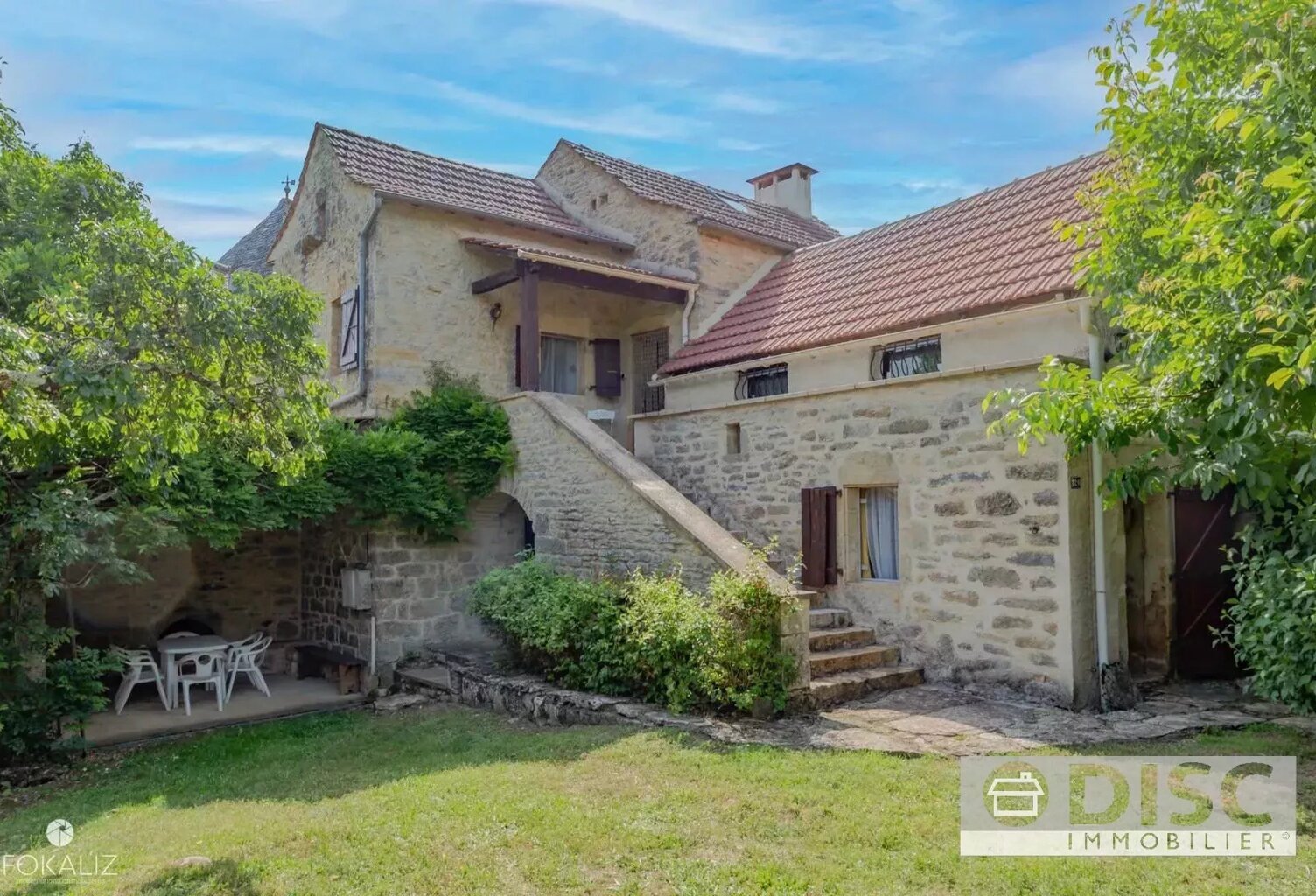 Charmante maison en pierre avec jardin. — photo 1