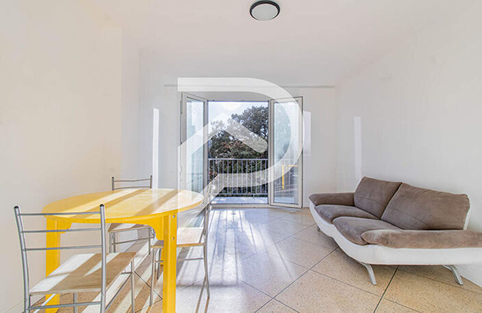 BELLE DE MAI - 13003 - APPARTEMENT T4 AVEC LOGGIA  ENTIEREMENT REFAIT Appartement Marseille 4 pièce(s) 72.70 m2 — photo 4