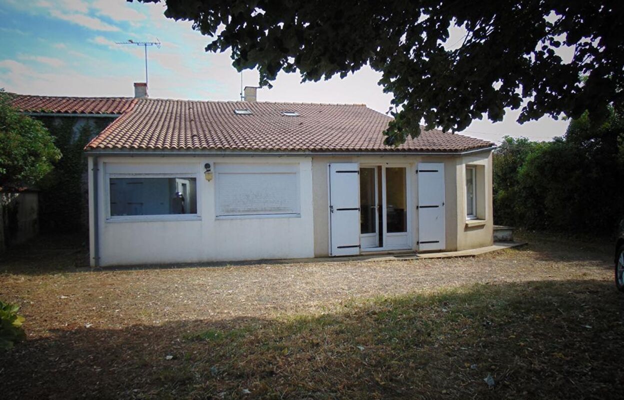maison 8 pièces 163 m2 à vendre à Sainte-Gemme-la-Plaine (85400)