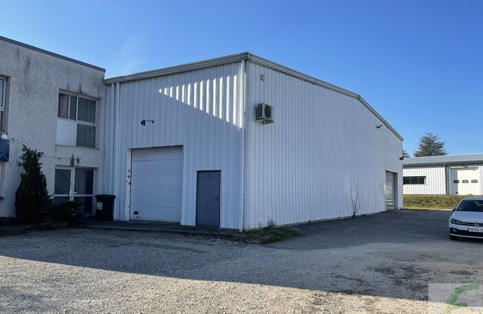 Entrepôts et Bureaux — photo 3