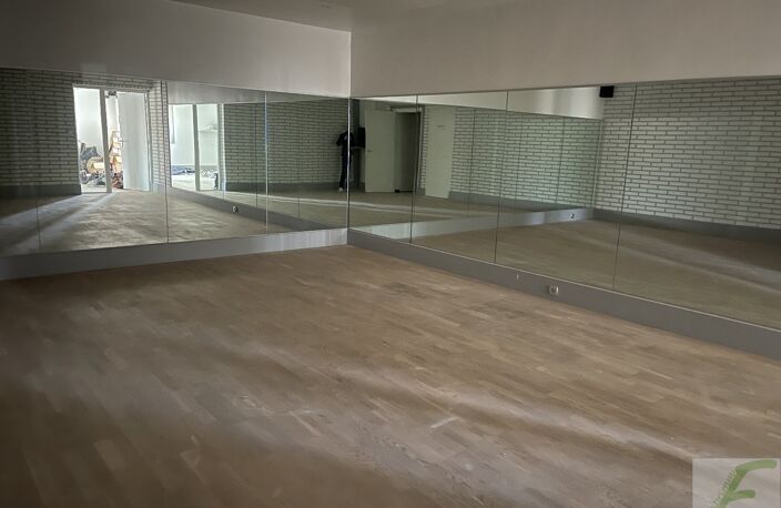 Entrepôts et Bureaux — photo 4
