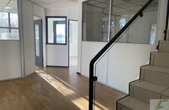 Entrepôts et Bureaux — photo 5