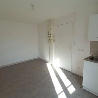 Appartement  330 €
