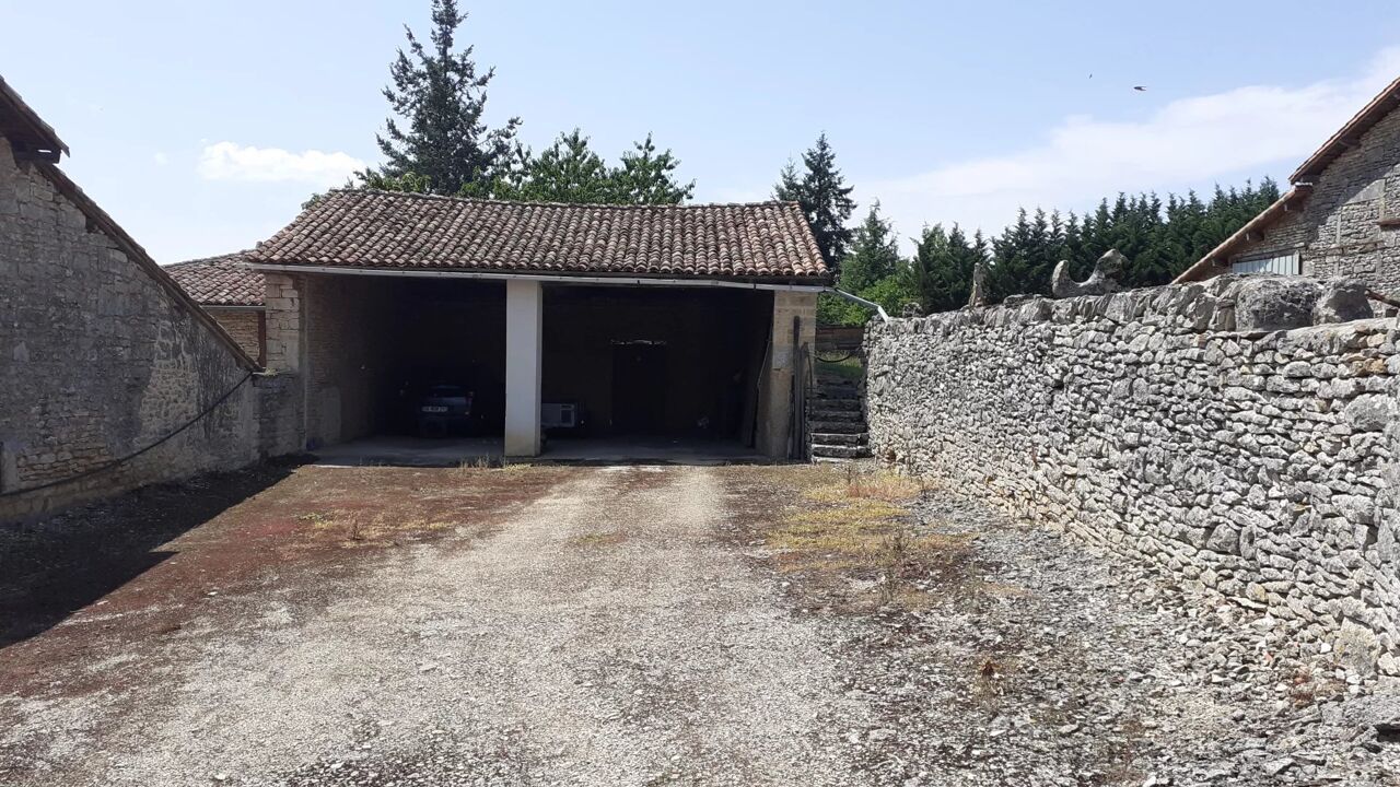 garage  pièces 100 m2 à vendre à Nanteuil-en-Vallée (16700)