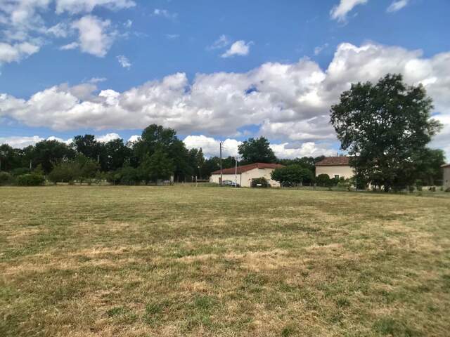 Terrain constructible — photo du bien