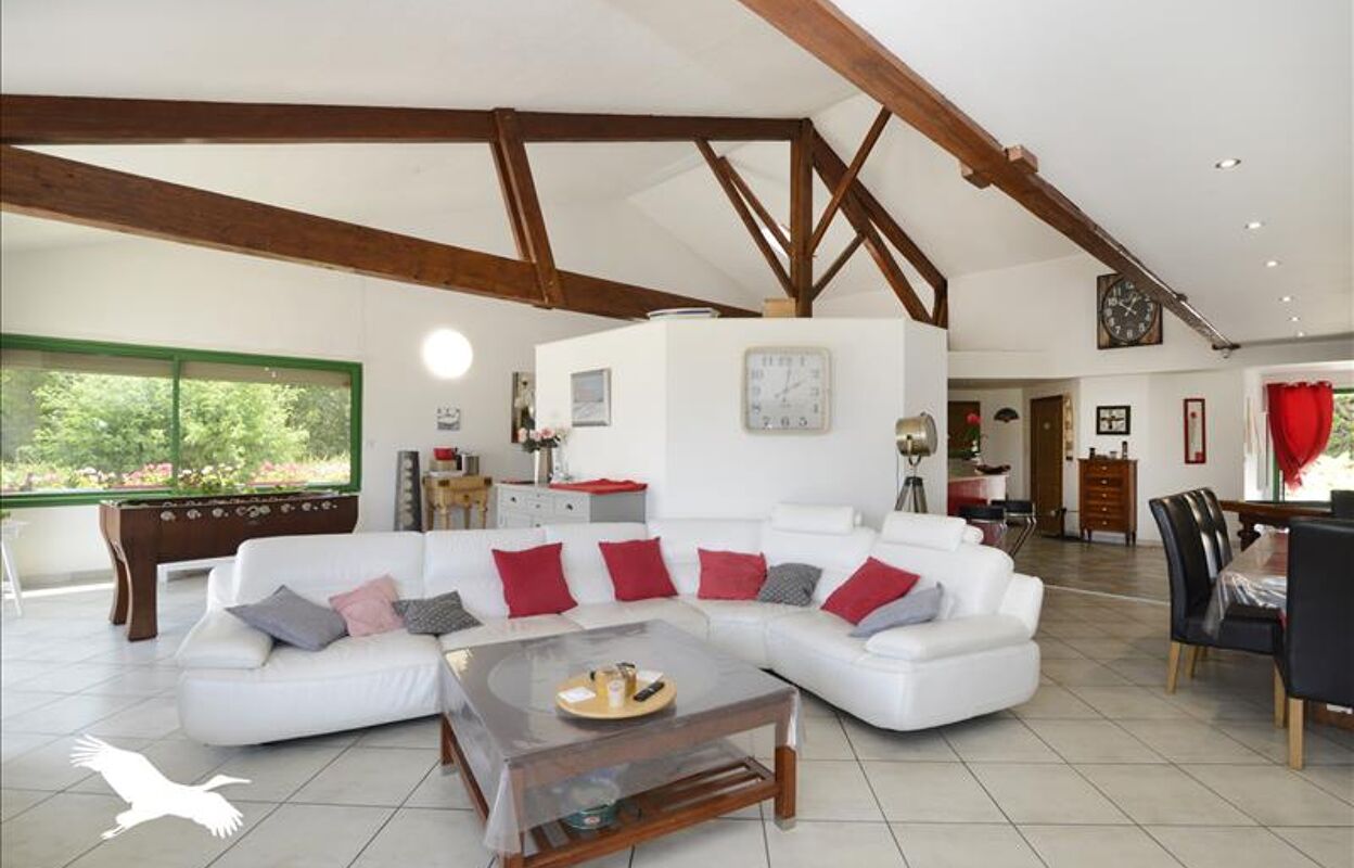maison 5 pièces 220 m2 à vendre à Montmoreau-Saint-Cybard (16190)