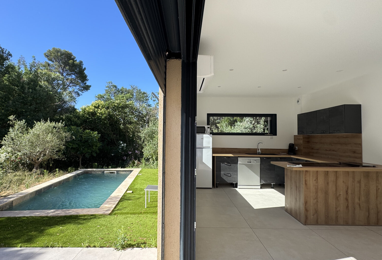 VILLA de 2022, coeur de Boulouris avec piscine. — photo 1