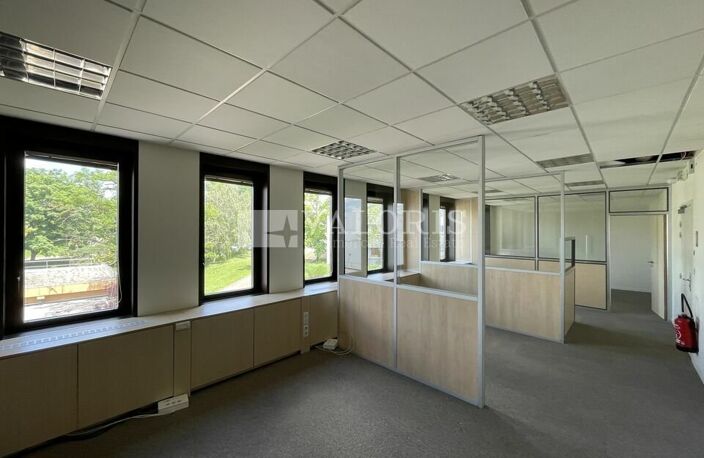BUREAUX à LOUER — photo 2