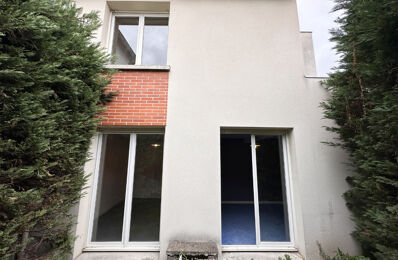 location maison 1 300 € CC /mois à proximité de Charbonnières-les-Varennes (63410)