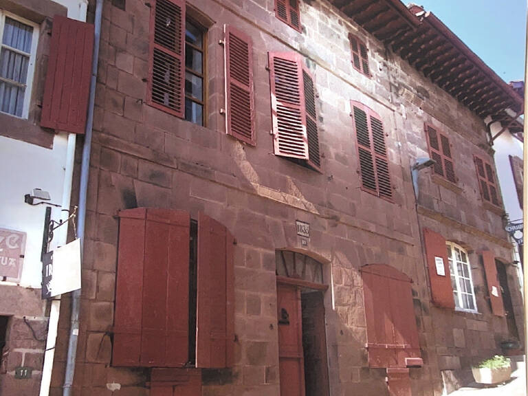 Charmant appartement T4 duplex de 64 m2 en Loi Carrez situé dans le centre historique. — photo 1