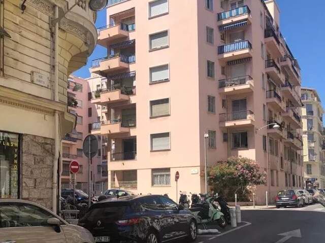 NICE - CAIS DE PIERLAS - 2 PIECES — photo du bien
