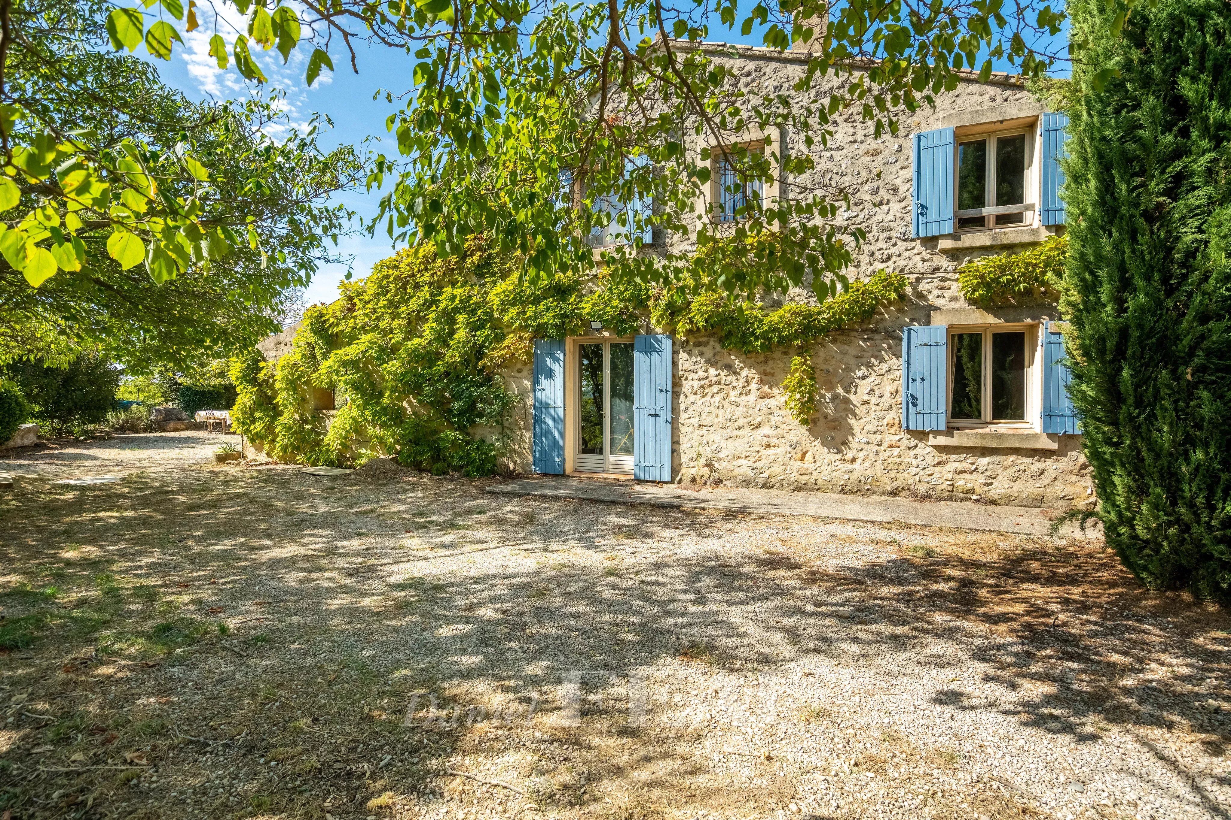 Grambois Maison 15 pièces 420 m²