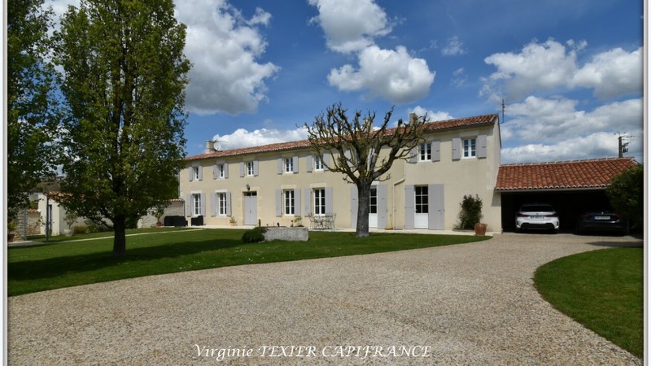 maison 8 pièces 249 m2 à vendre à Saint-Jean-d'Angély (17400)