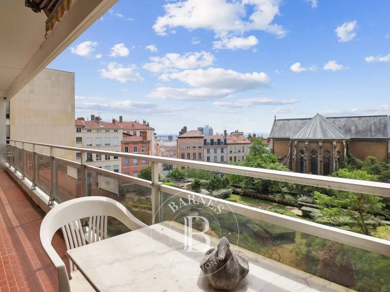Lyon 4 - Croix Rousse / Gros Caillou - Appartement au 4ème étage de 112,74 m² - Terrasse 18 m²  - Vue Rhône et Monument - 4 Chambres - place de parking — photo 1