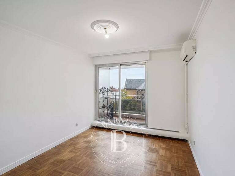 Lyon 4 - Croix Rousse / Gros Caillou - Appartement au 4ème étage de 112,74 m² - Terrasse 18 m²  - Vue Rhône et Monument - 4 Chambres - place de parking — photo 1
