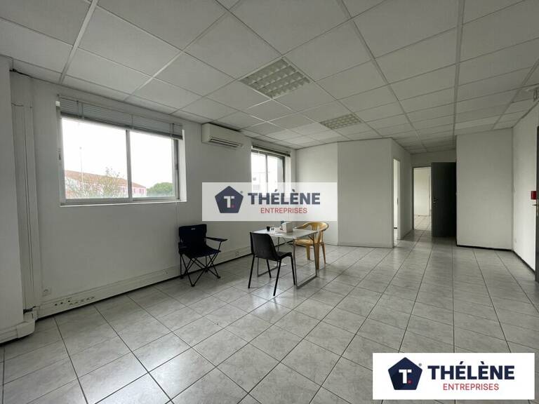 BUREAUX à LOUER — photo 1