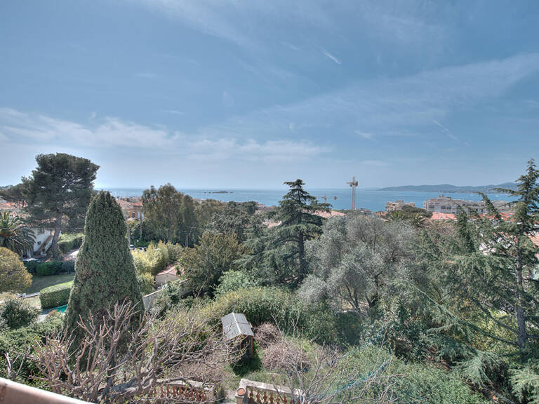 VILLA BELLE ÉPOQUE  AVEC VUE MER A RENOVER PROCHE CENTRE VILLE ET PLAGES A PIED A SAINT RAPHAEL — photo 1