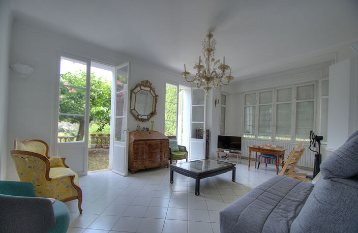 VILLA BELLE ÉPOQUE  AVEC VUE MER A RENOVER PROCHE CENTRE VILLE ET PLAGES A PIED A SAINT RAPHAEL — photo 2