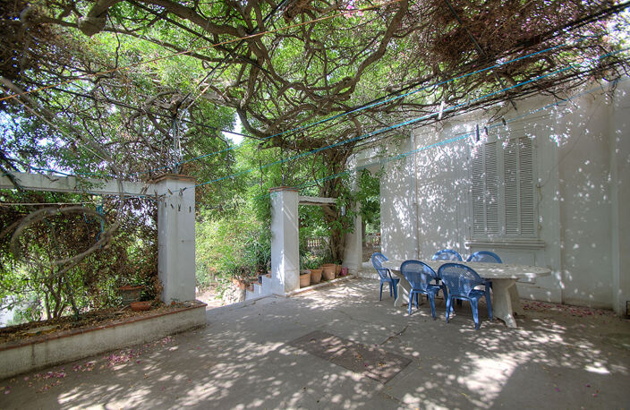 VILLA BELLE ÉPOQUE  AVEC VUE MER A RENOVER PROCHE CENTRE VILLE ET PLAGES A PIED A SAINT RAPHAEL — photo 4