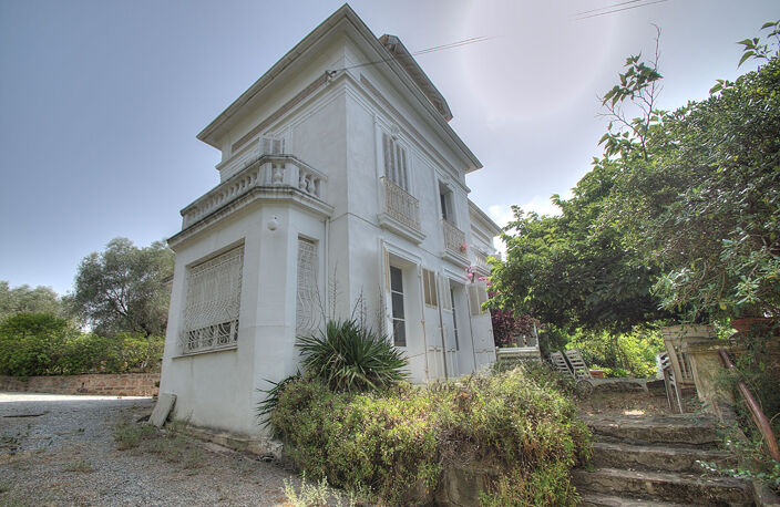 VILLA BELLE ÉPOQUE  AVEC VUE MER A RENOVER PROCHE CENTRE VILLE ET PLAGES A PIED A SAINT RAPHAEL — photo 5