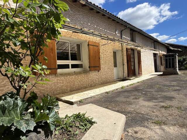 Maison en pierre de 8 pièces principales — photo du bien