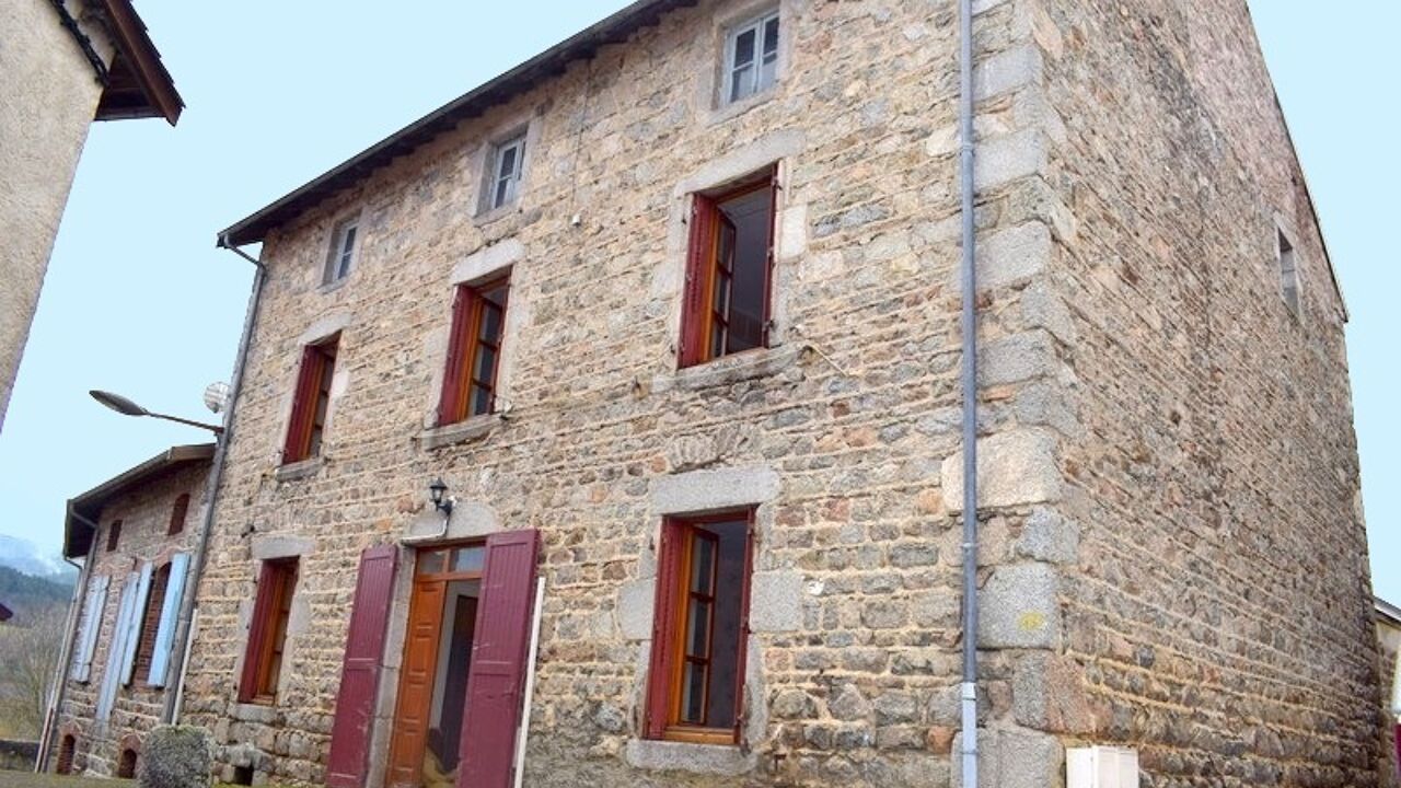 maison 8 pièces 270 m2 à vendre à Saint-Priest-la-Prugne (42830)