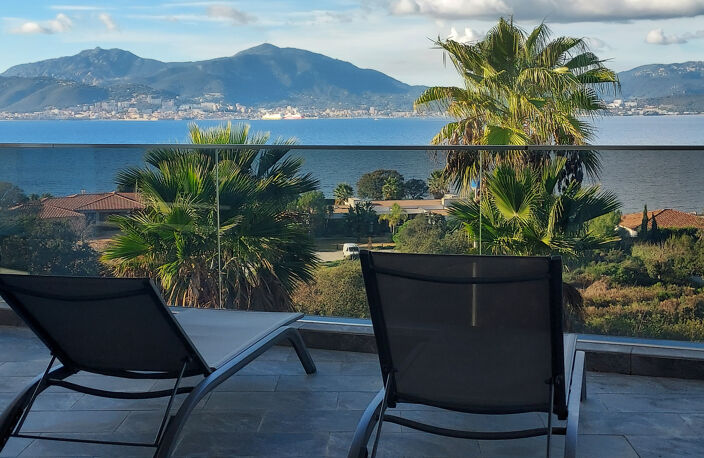 Porticcio magnifique T4 dernier étage vue mer vaste terrasse — photo 5