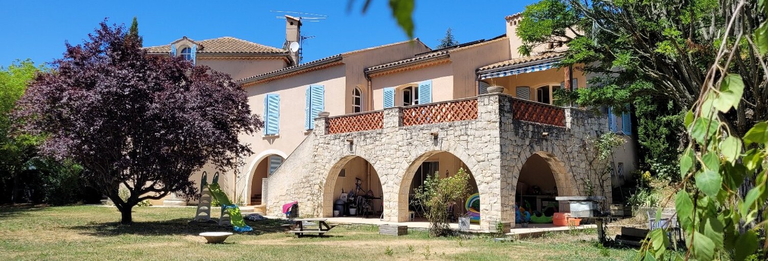 Maison 9 Pièces 250 m² à vendre à Laragne-Montéglin (05300)