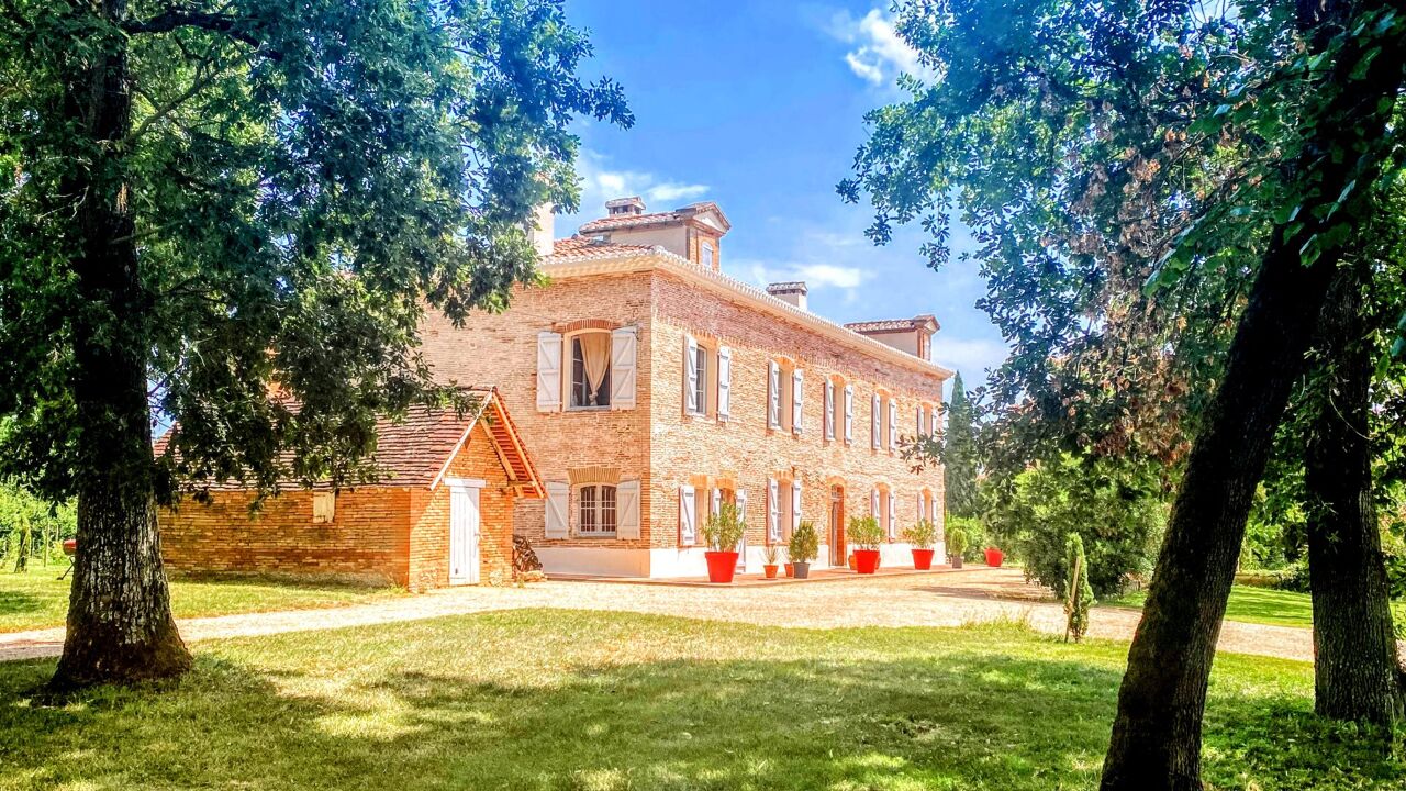 maison 13 pièces 560 m2 à vendre à Montpezat-de-Quercy (82270)