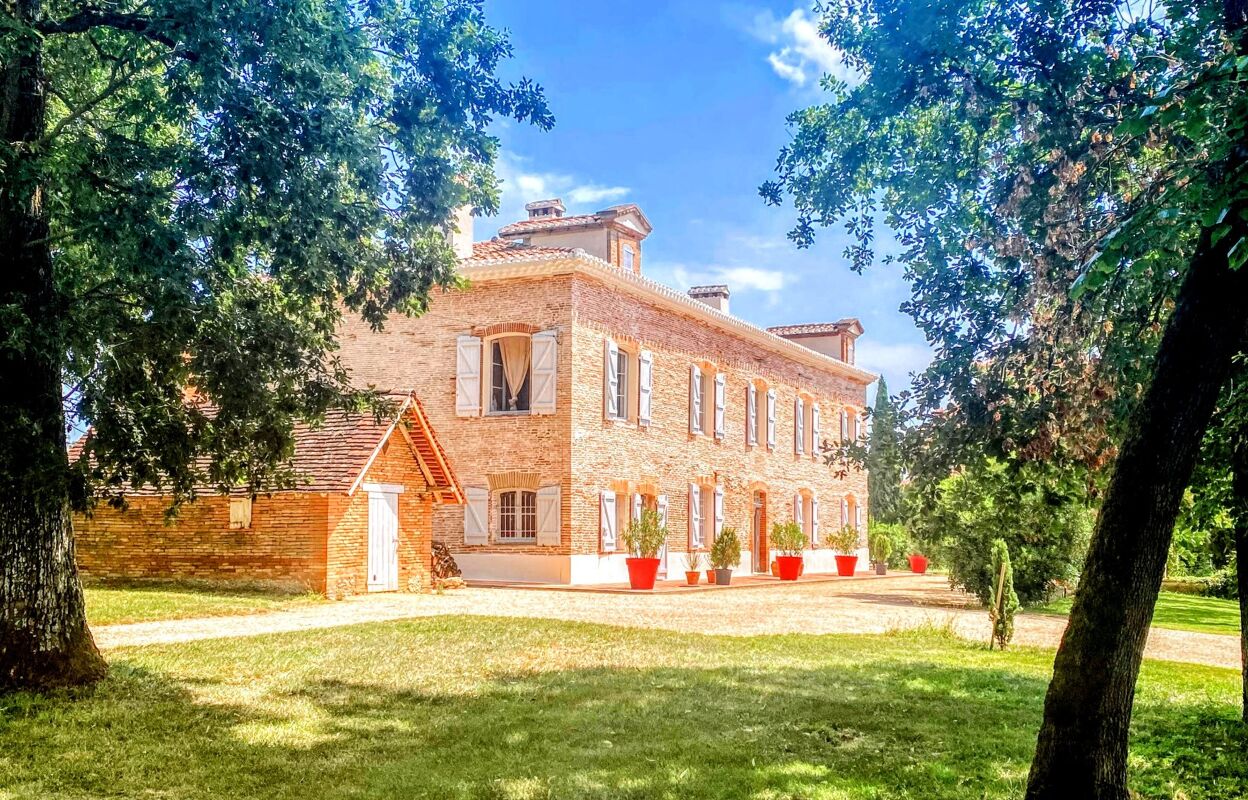 maison 13 pièces 560 m2 à vendre à Montpezat-de-Quercy (82270)