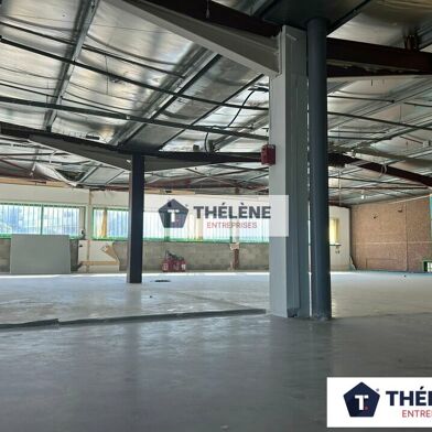 Commerce  4256000 €