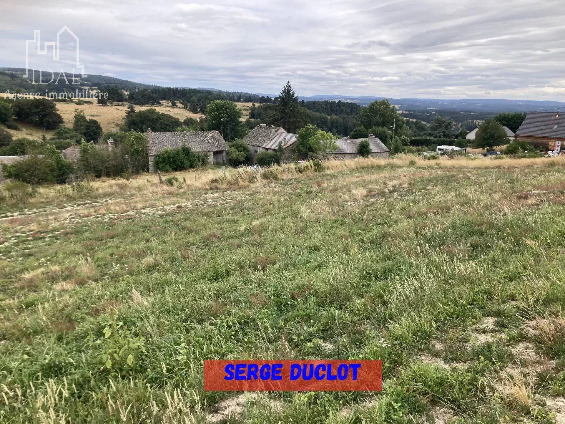 Terrain  constructible de 1713 m² env. Lot A