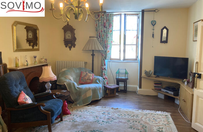 MAISON DE VILLAGE, 5 CHAMBRES, GRANGE ET JARDIN ATTENANTS — photo 4