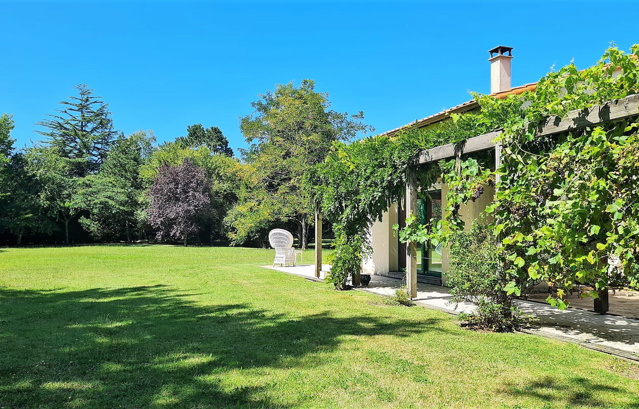 maison 6 pièces 240 m2 à vendre à Saint-Sulpice-de-Royan (17200)