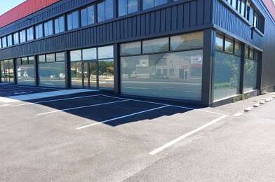 Commerce 3 pièces 2400 €