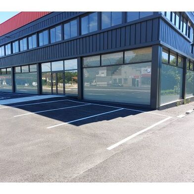 Commerce 3 pièces 2400 €