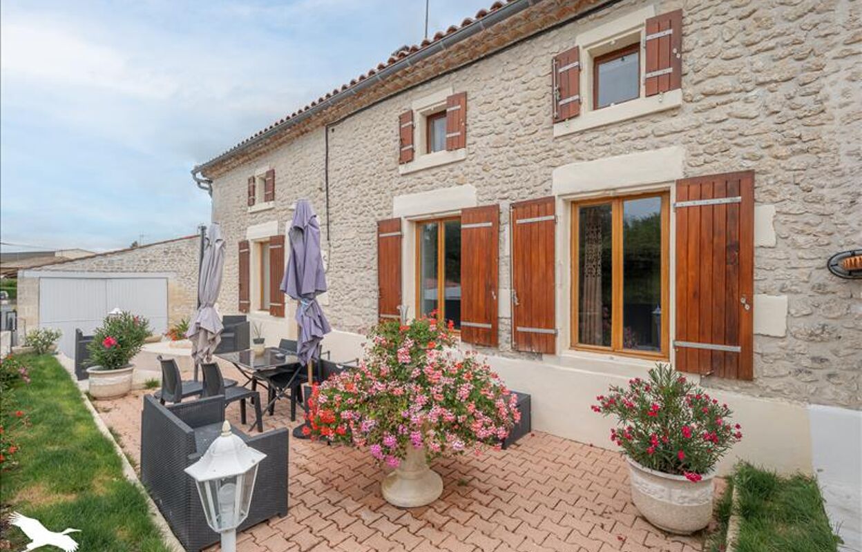 maison 6 pièces 218 m2 à vendre à Belluire (17800)