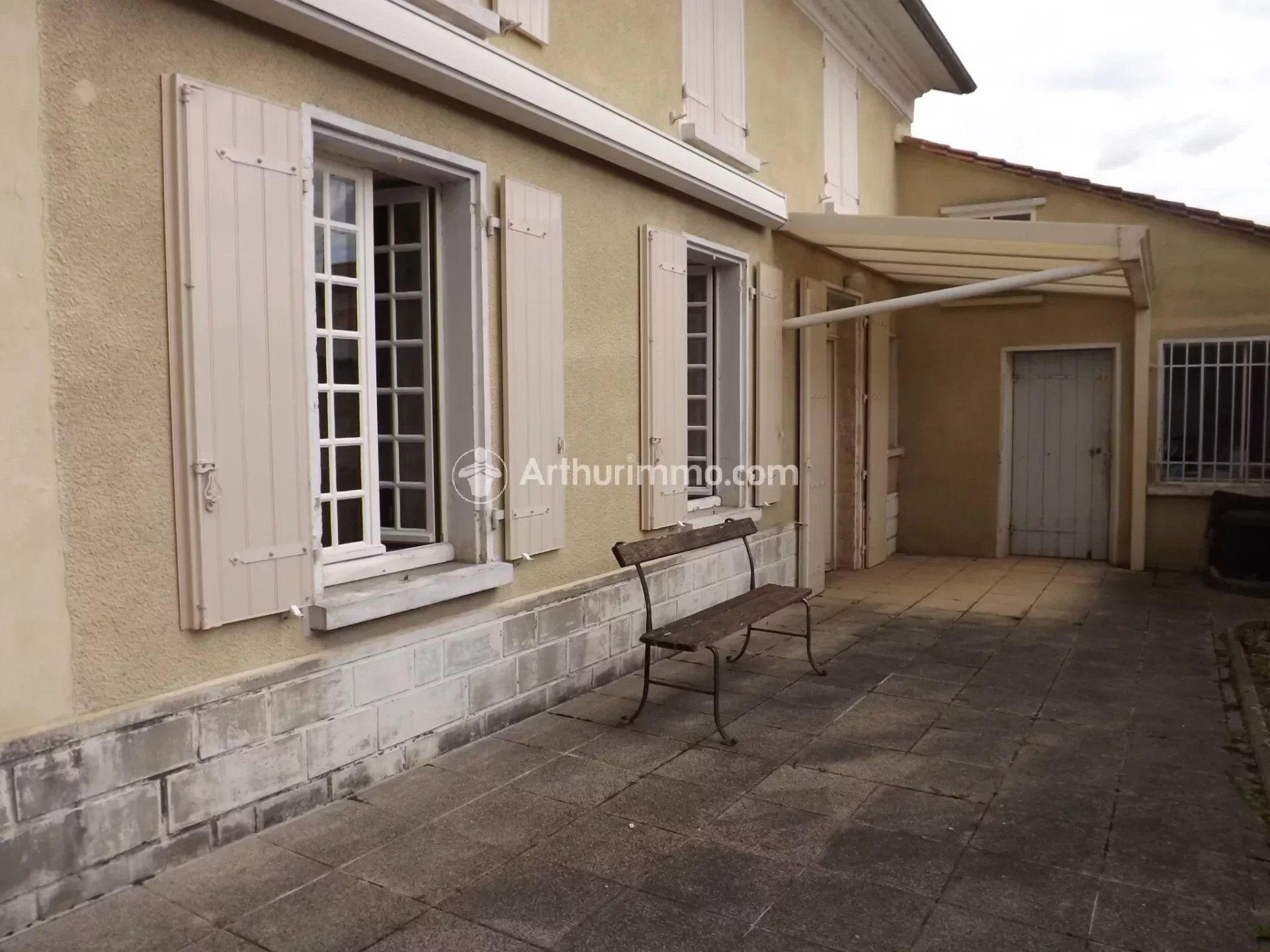 Vente Maison 144m² 6 Pièces à Saint-Jean-d'Angély (17400) - Arthurimmo