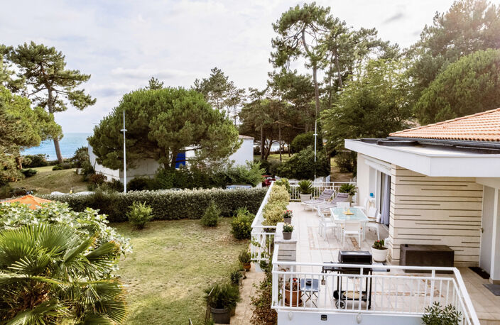 PROPRIÉTÉ AVEC ACCÈS DIRECT À LA PLAGE DE NAUZAN - AU PRIX D — photo 3