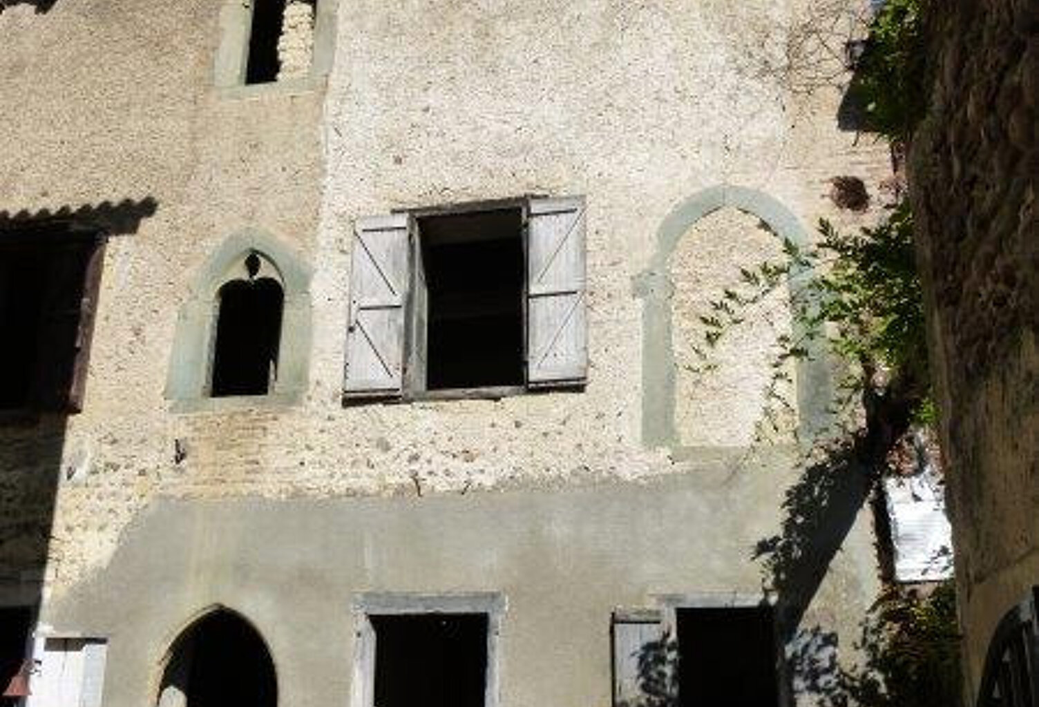 À vendre, prix en baisse! Trie sur Baise (Hautes Pyrénées) Maison de ville historique à rénover. A quelques pas des commerces et services — photo 1