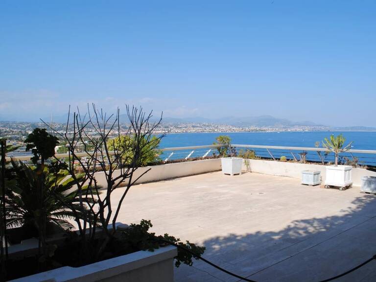 APPART TERRASSE ETAGE ELEVE PIEDS DANS L EAU — photo 1