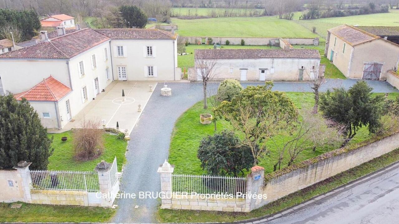 maison 10 pièces 335 m2 à vendre à Saint-Jean-de-Liversay (17170)