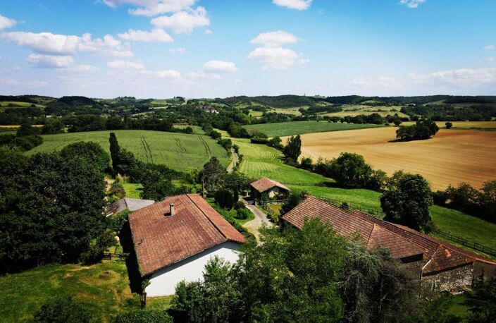 Très belle propriété au calme avec vues magnifiques, 2 maisons (fort potentiel gîte et chambre d'hôtes), dépendances et installations équestres sur plus de 4 ha à vendre proche de Montesquiou, Gers — photo 4