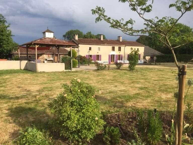 A vendre Jolie maison de campagne à Luchapt - Vienne — photo 1