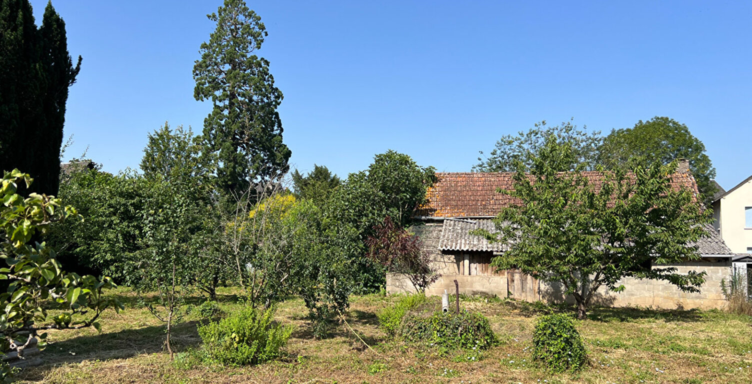 A VENDRE - Ancienne écurie avec terrain attenant - 85 m² développés - SAINT GENIEZ D'OLT — photo 1