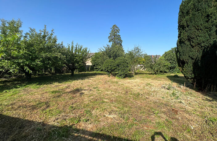 A VENDRE - Terrain à bâtir au coeur du village - 634 m² - SAINT GENIEZ D'OLT — photo 2