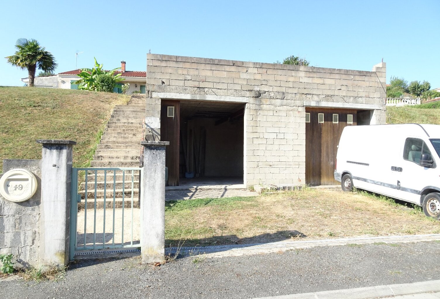 Garage — photo 1