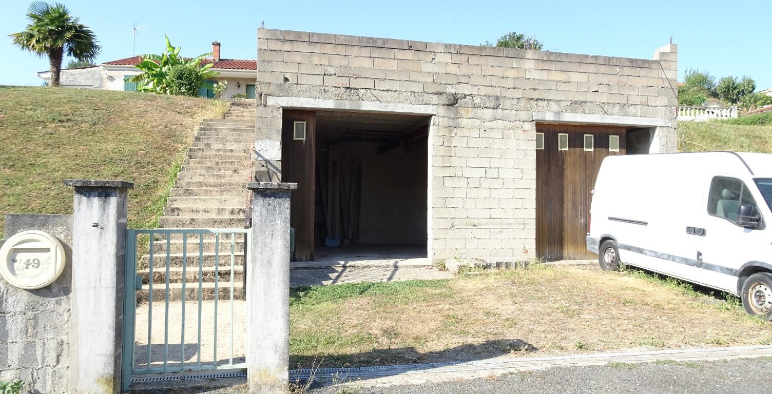 Garage — photo 1