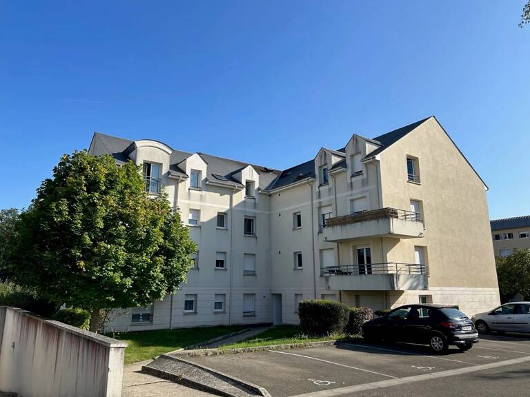 A LOUER - Appartement meublé 2 pièces LEVES avec parkings — photo 1